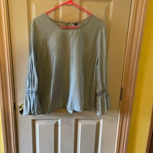 3/$20 ✨ Tommy Hilfiger Shirt